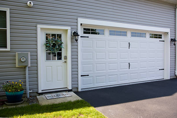 24/7 Emergency Garage Door Panel Replacement experts in Dunnavant, AL
